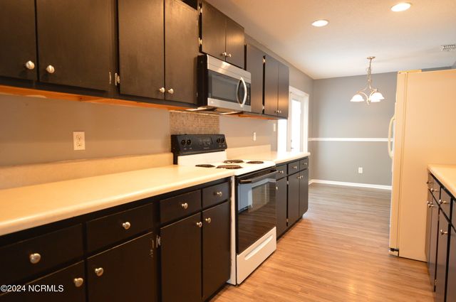 206 Wedgewood Drive, Jacksonville, NC 28546