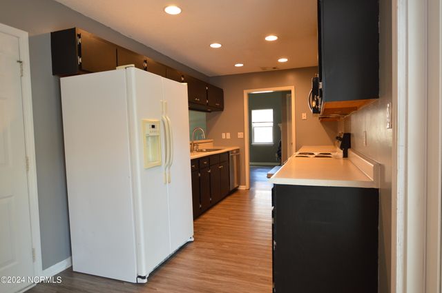 206 Wedgewood Drive, Jacksonville, NC 28546