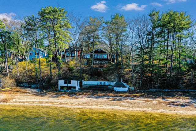 97 Lakeside Trail, Ridge, NY 11961