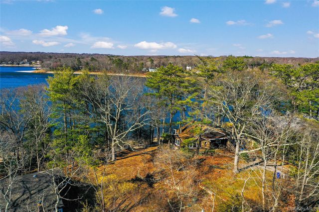 97 Lakeside Trail, Ridge, NY 11961