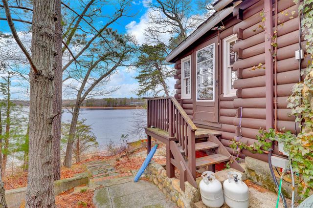97 Lakeside Trail, Ridge, NY 11961