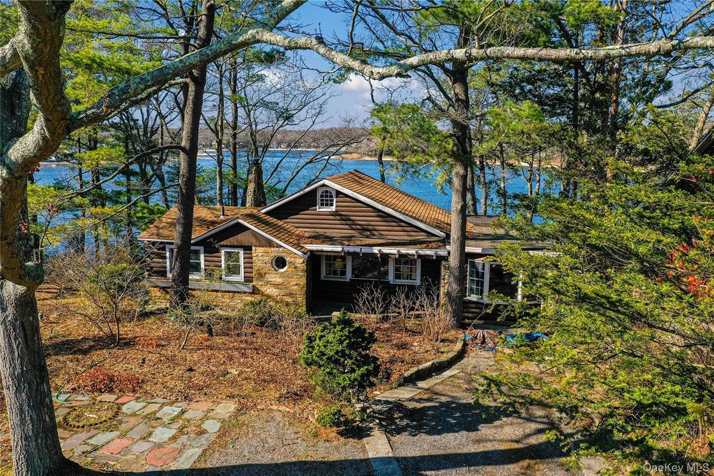 97 Lakeside Trail, Ridge, NY 11961