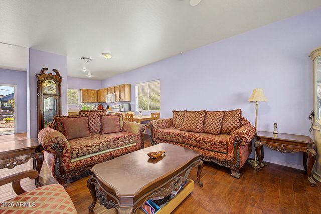 445 W REIZEN Drive, Morristown, AZ 85342