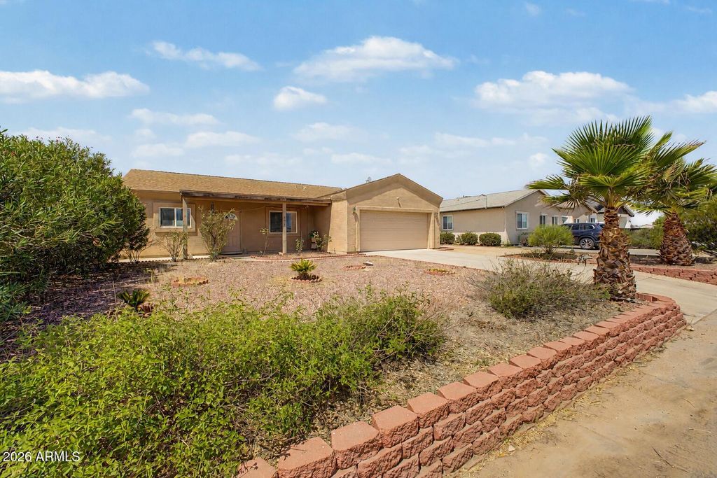 445 W REIZEN Drive, Morristown, AZ 85342