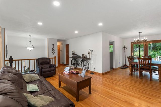 8 Imperial Drive E, West Saint Paul, MN 55118
