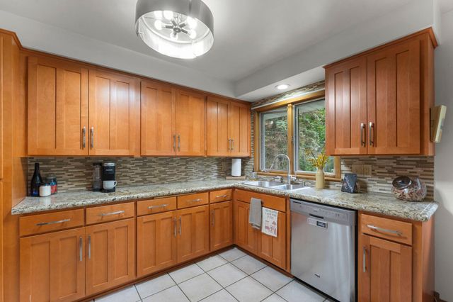 8 Imperial Drive E, West Saint Paul, MN 55118