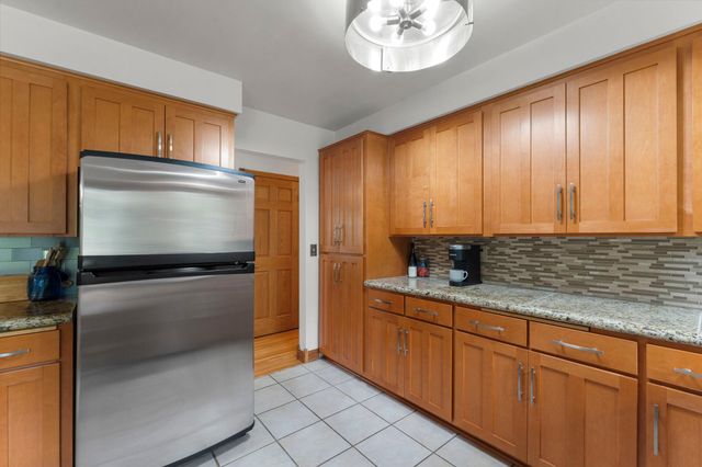 8 Imperial Drive E, West Saint Paul, MN 55118
