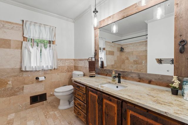 8 Imperial Drive E, West Saint Paul, MN 55118