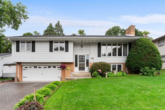 8 Imperial Drive E, West Saint Paul, MN 55118
