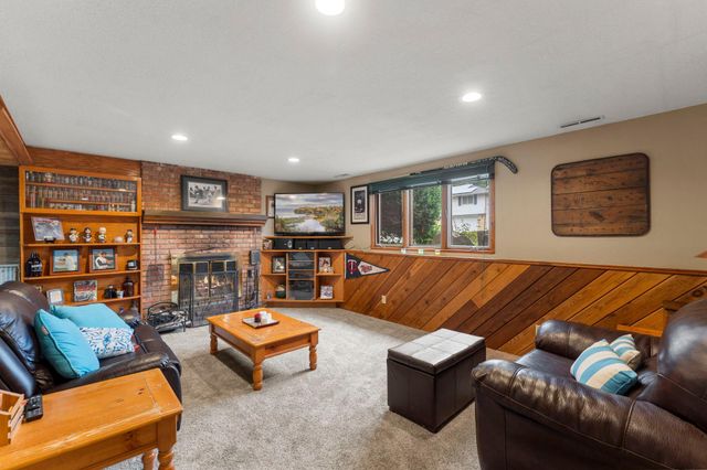 8 Imperial Drive E, West Saint Paul, MN 55118
