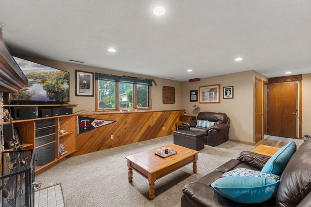 8 Imperial Drive E, West Saint Paul, MN 55118