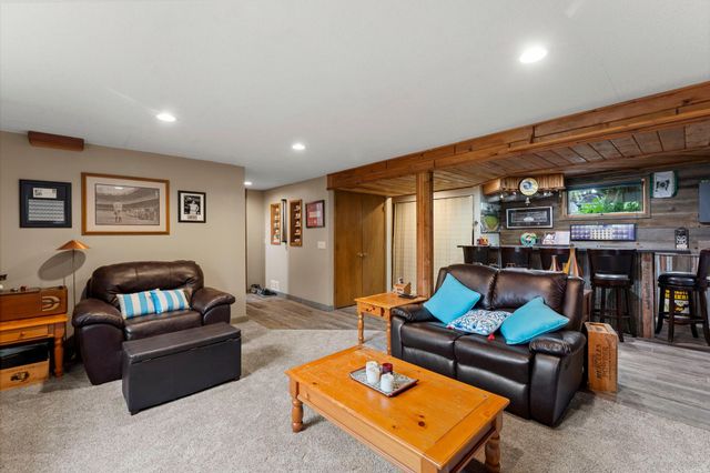8 Imperial Drive E, West Saint Paul, MN 55118