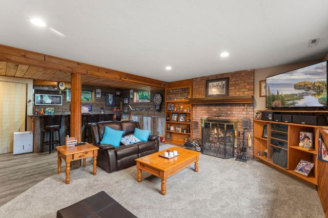 8 Imperial Drive E, West Saint Paul, MN 55118
