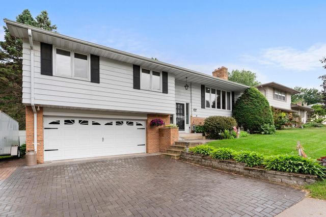 8 Imperial Drive E, West Saint Paul, MN 55118