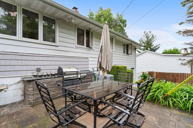 8 Imperial Drive E, West Saint Paul, MN 55118