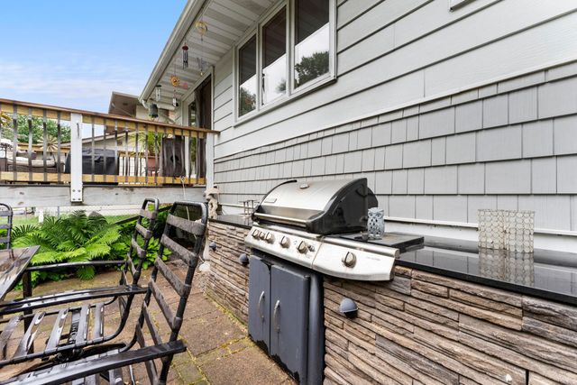8 Imperial Drive E, West Saint Paul, MN 55118