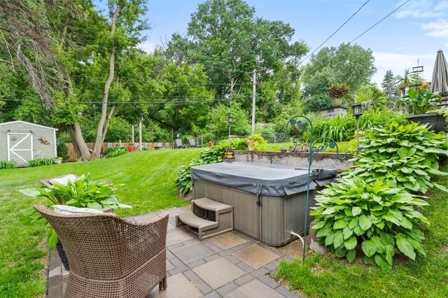 8 Imperial Drive E, West Saint Paul, MN 55118