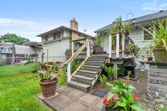 8 Imperial Drive E, West Saint Paul, MN 55118