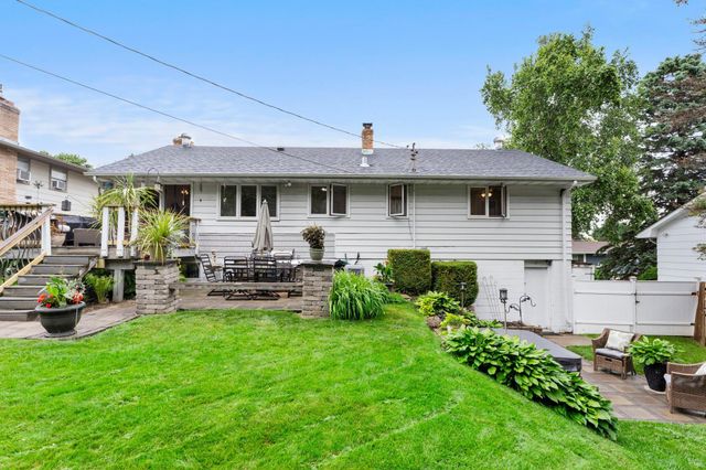 8 Imperial Drive E, West Saint Paul, MN 55118