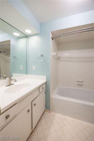 3475 Rolling Hills Drive, Pepper Pike, OH 44124