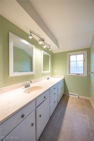 3475 Rolling Hills Drive, Pepper Pike, OH 44124