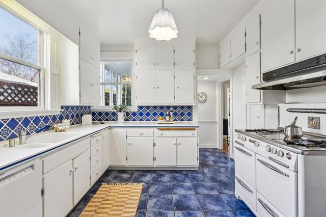 5460 5460 Carlton St, Oakland, CA 94618