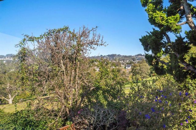 5460 5460 Carlton St, Oakland, CA 94618