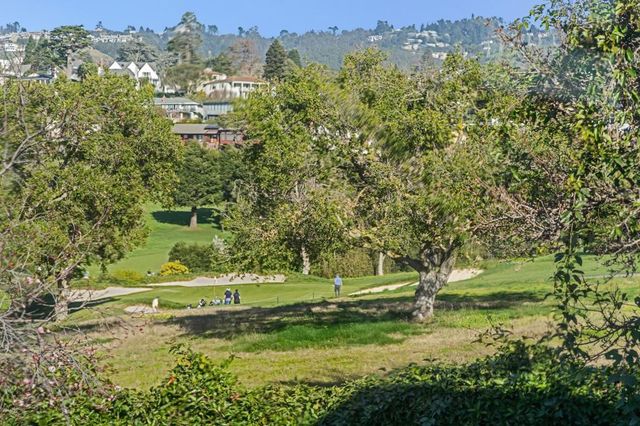 5460 5460 Carlton St, Oakland, CA 94618