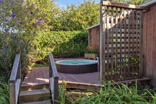 5460 5460 Carlton St, Oakland, CA 94618