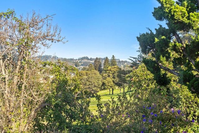 5460 5460 Carlton St, Oakland, CA 94618