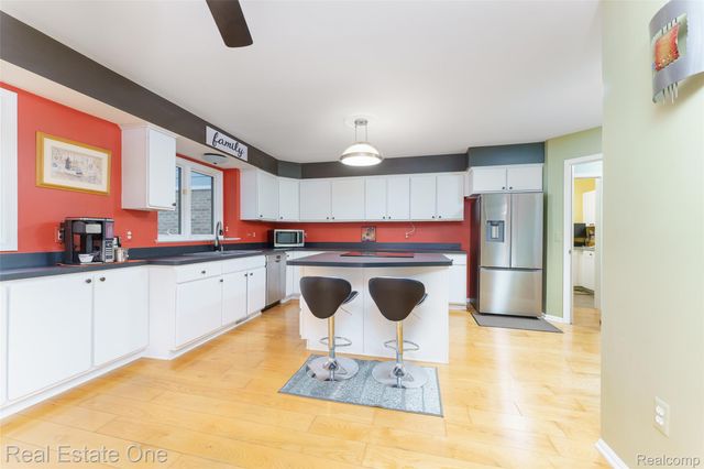 167 Forest Valley Court, Putnam Township, MI 48169