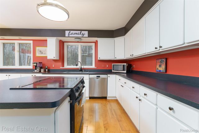 167 Forest Valley Court, Putnam Township, MI 48169