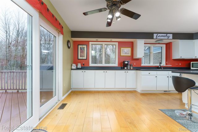 167 Forest Valley Court, Putnam Township, MI 48169