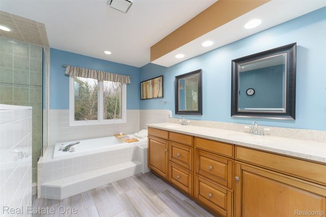 167 Forest Valley Court, Putnam Township, MI 48169