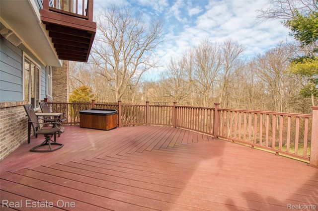 167 Forest Valley Court, Putnam Township, MI 48169