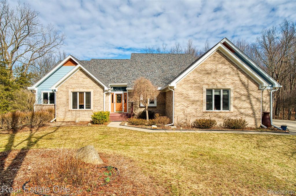 167 Forest Valley Court, Putnam Township, MI 48169