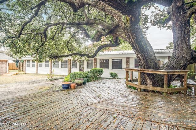 28 Woodglen Drive, Gulfport, MS 39507