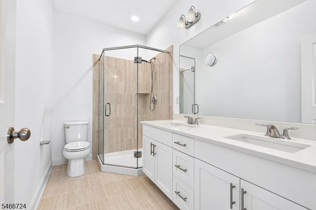 18 Parkside Ln, Teaneck Twp., NJ 07666