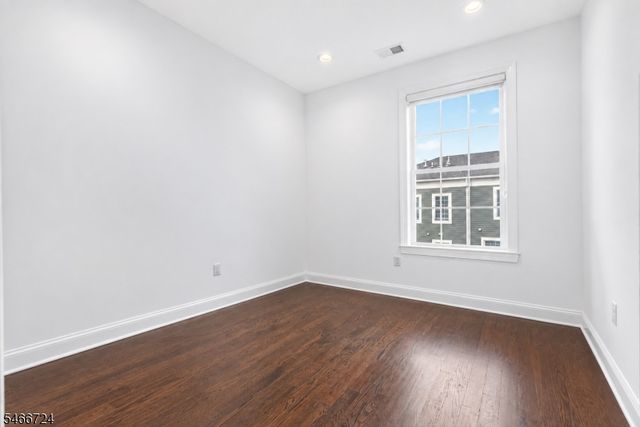 18 Parkside Ln, Teaneck Twp., NJ 07666
