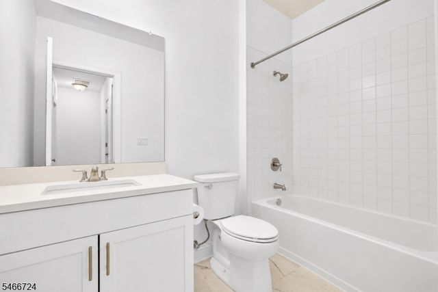 18 Parkside Ln, Teaneck Twp., NJ 07666