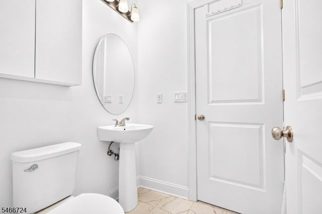 18 Parkside Ln, Teaneck Twp., NJ 07666