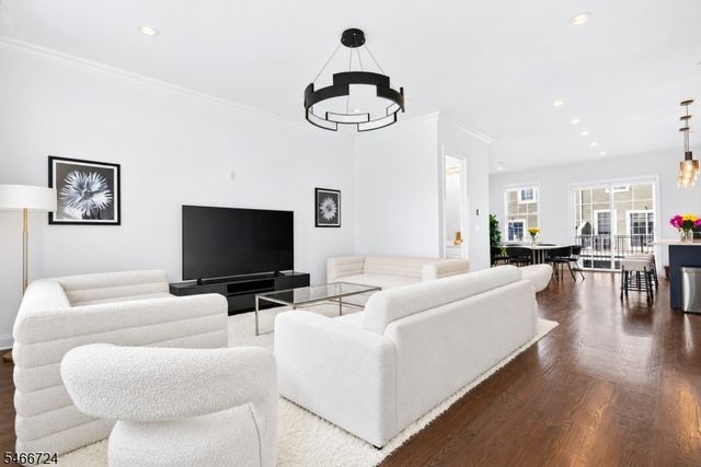 18 Parkside Ln, Teaneck Twp., NJ 07666