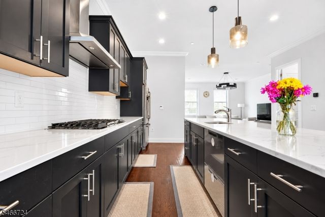 18 Parkside Ln, Teaneck Twp., NJ 07666
