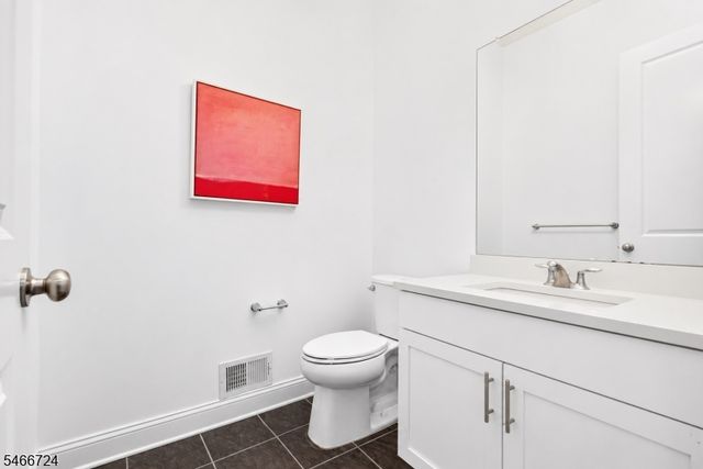 18 Parkside Ln, Teaneck Twp., NJ 07666