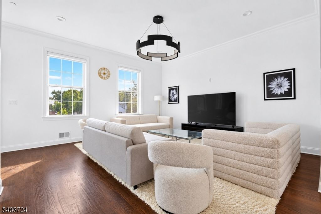 18 Parkside Ln, Teaneck Twp., NJ 07666 — exterior