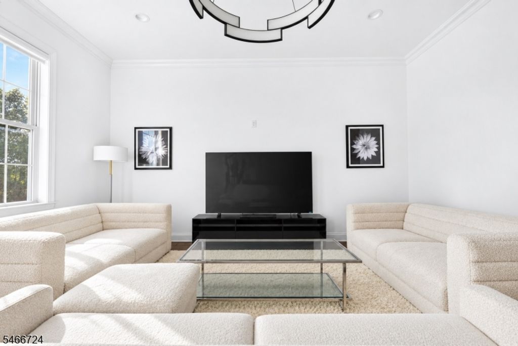 18 Parkside Ln, Teaneck Twp., NJ 07666 — photo 2
