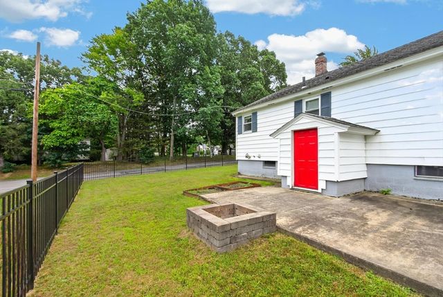 93 York Ave, Fitchburg, MA 01420