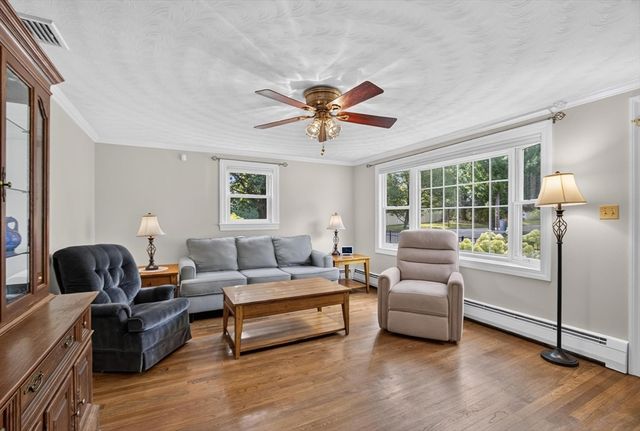 93 York Ave, Fitchburg, MA 01420