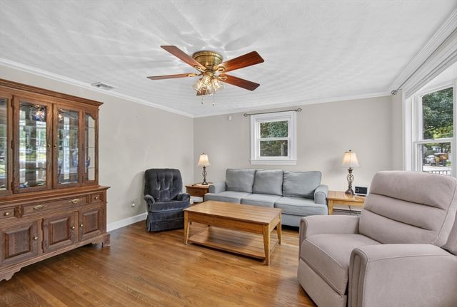 93 York Ave, Fitchburg, MA 01420