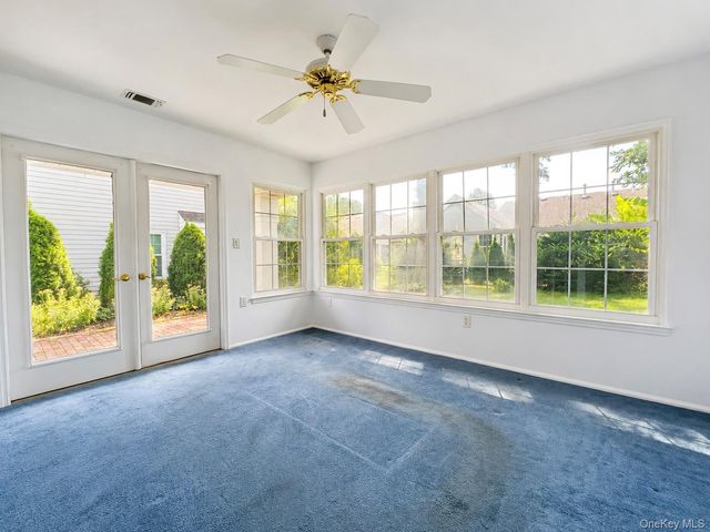 6 Oakdale Court, Ridge, NY 11961